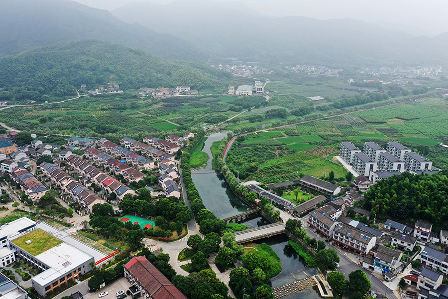 空中俯瞰宁波余姚市横坎头村（2020年7月15日摄，无人机照片）新华社记者 黄宗治 摄